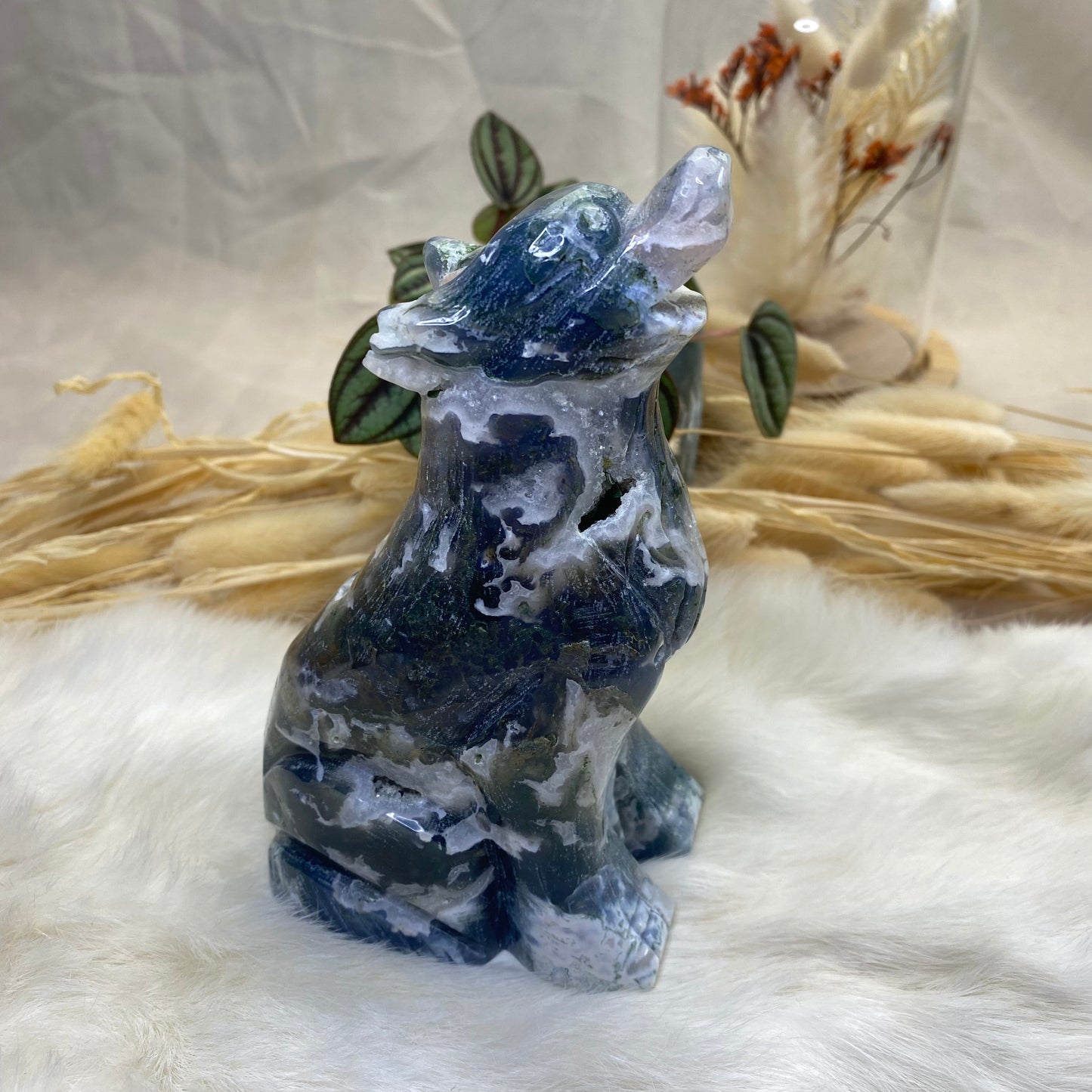 Druzy Moosachat Wolf Carving