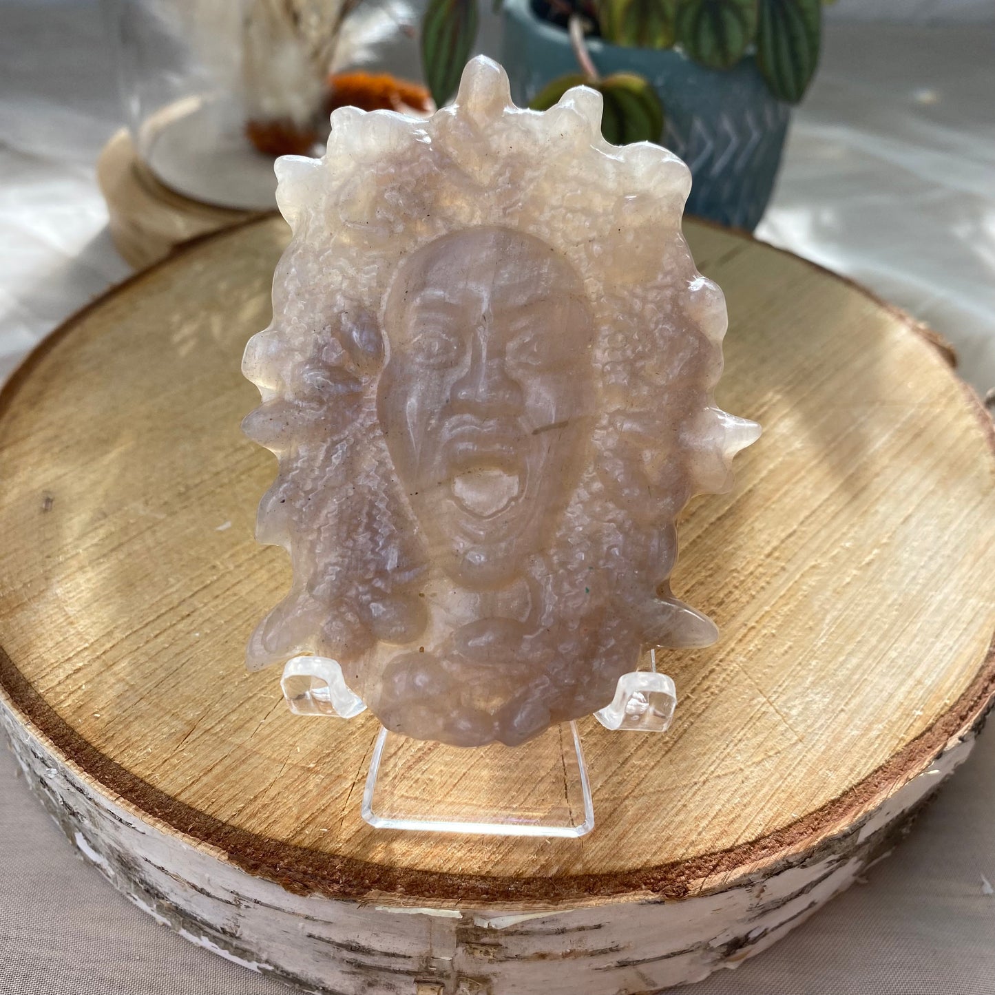 Mondstein Medusa Carving