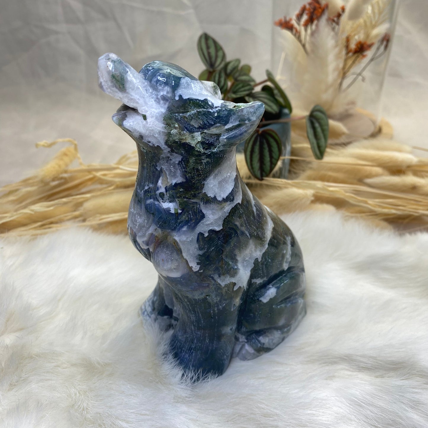 Druzy Moosachat Wolf Carving